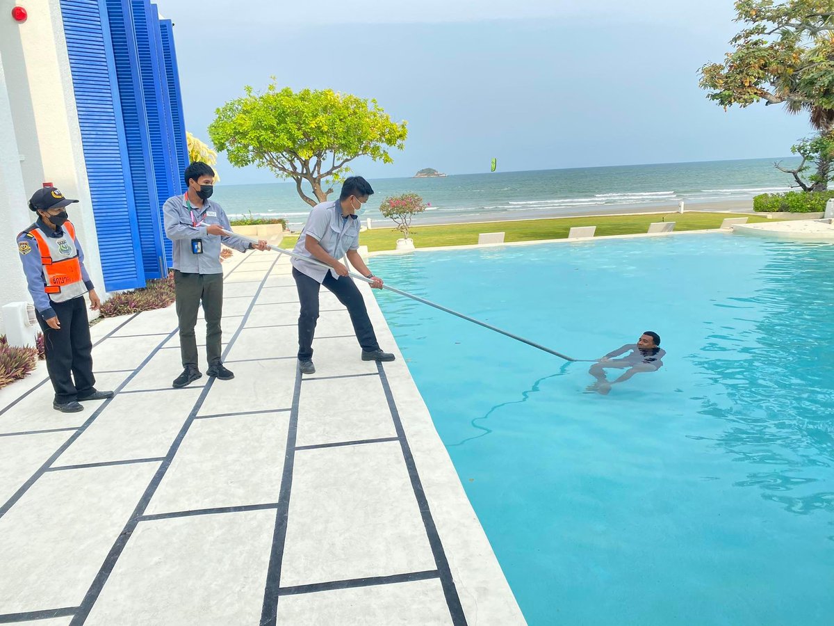 PlusPropertyTH's tweet photo. ทีม Plus Living Management นอกจากดูแลรักษาสระว่ายน้ำให้ใสสะอาดแล้ว ยังมีการเตรียมความพร้อมในเรื่องความปลอดภัย โดยมีการฝึกซ้อมการช่วยเหลือผู้ประสบภัยทางน้ำ🏊‍♂️

#PlusProperty #PlusLivingManagement #PlusForYourLiving https://t.co/3GbKW3kYmE