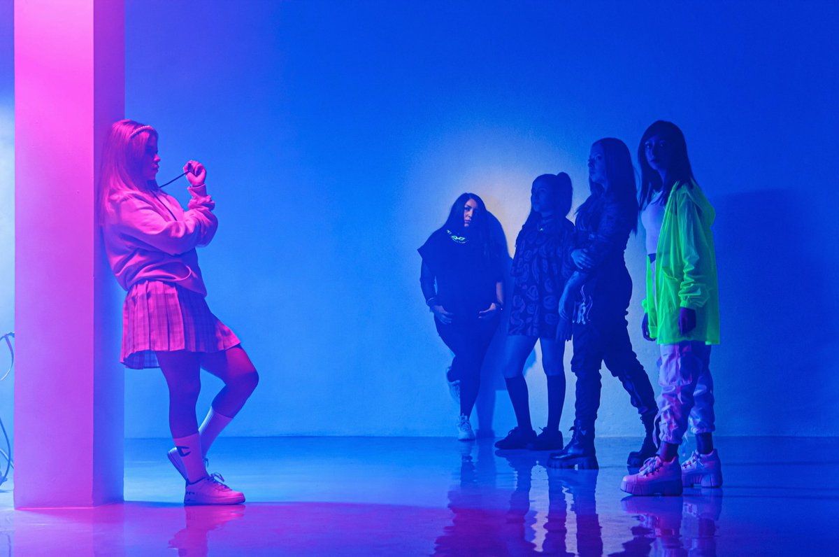 Escucha ✨AURA✨ en YouTube y suscríbete a nuestro canal ➡️ youtu.be/qzB9beXOXl8