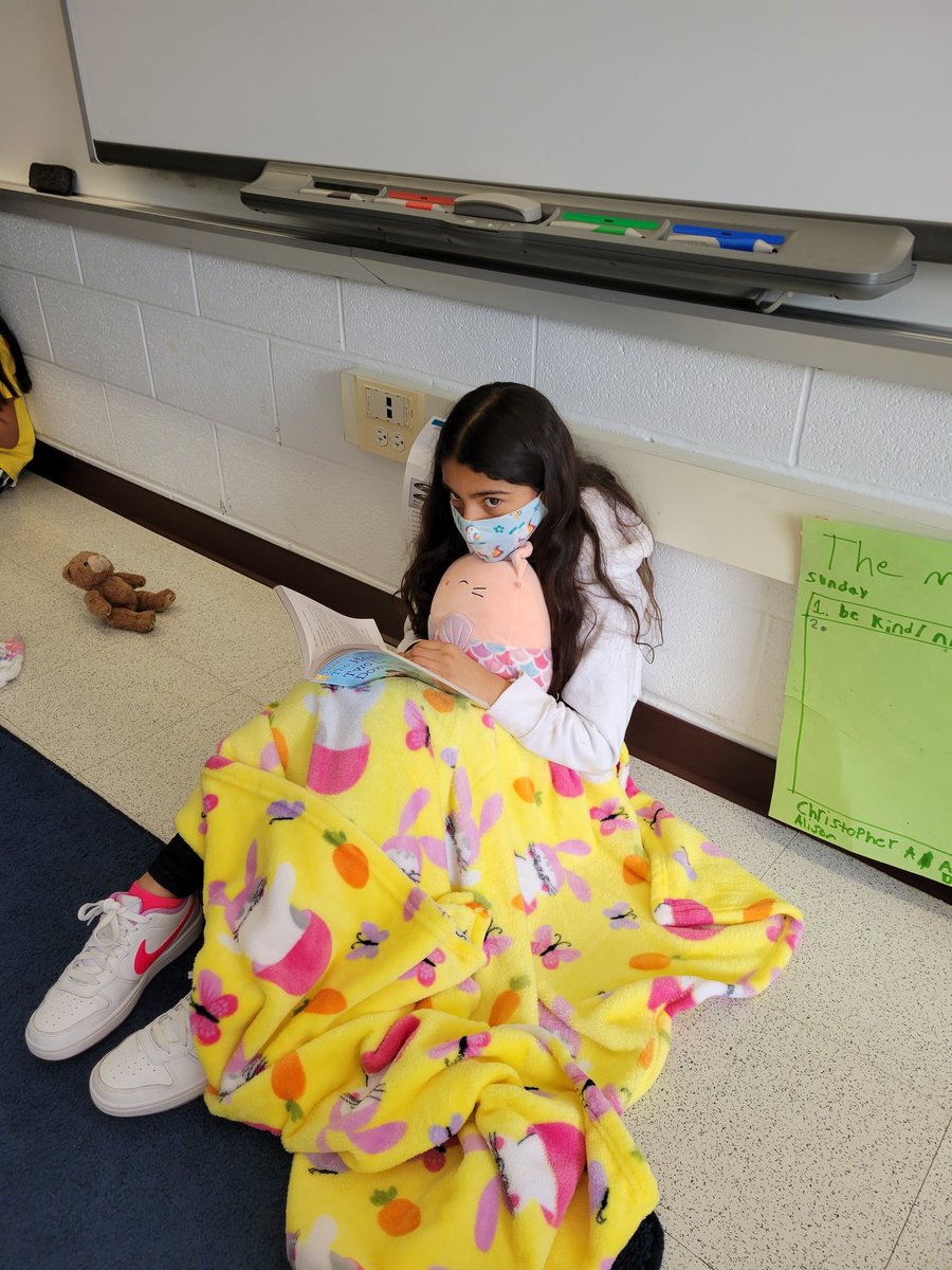 theMrsGilley's tweet photo. Reading is so much more fun when you get to cuddle up with your favorite stuffed animal! 🥰❤😍
#4thgradecuties #cuddleupandread https://t.co/cgAPxvWATr