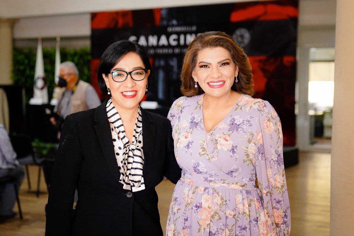 LoreniaValles_'s tweet photo. Siempre es un orgullo ser partícipe del apoyo mutuo entre mujeres, por ello me dió mucho gusto presenciar la toma de protesta de @SILALVAREZ a @marcegonse cómo titular de la Comisión de las Mujeres Industriales de @CanacintraHmo 🙌🏼 https://t.co/bp0grJGvNA