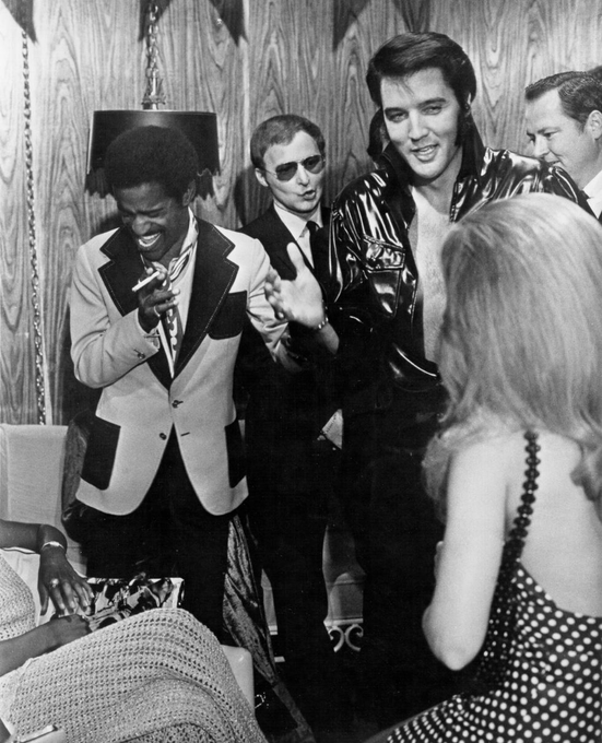Elvis Presley and Sammy Davis, Jr. backstage in Elvis' dressing room, opening night at the Showroom International Hotel on August 10, 1970 in Las Vegas, Nevada. Photo by Michael Ochs/Getty Images
