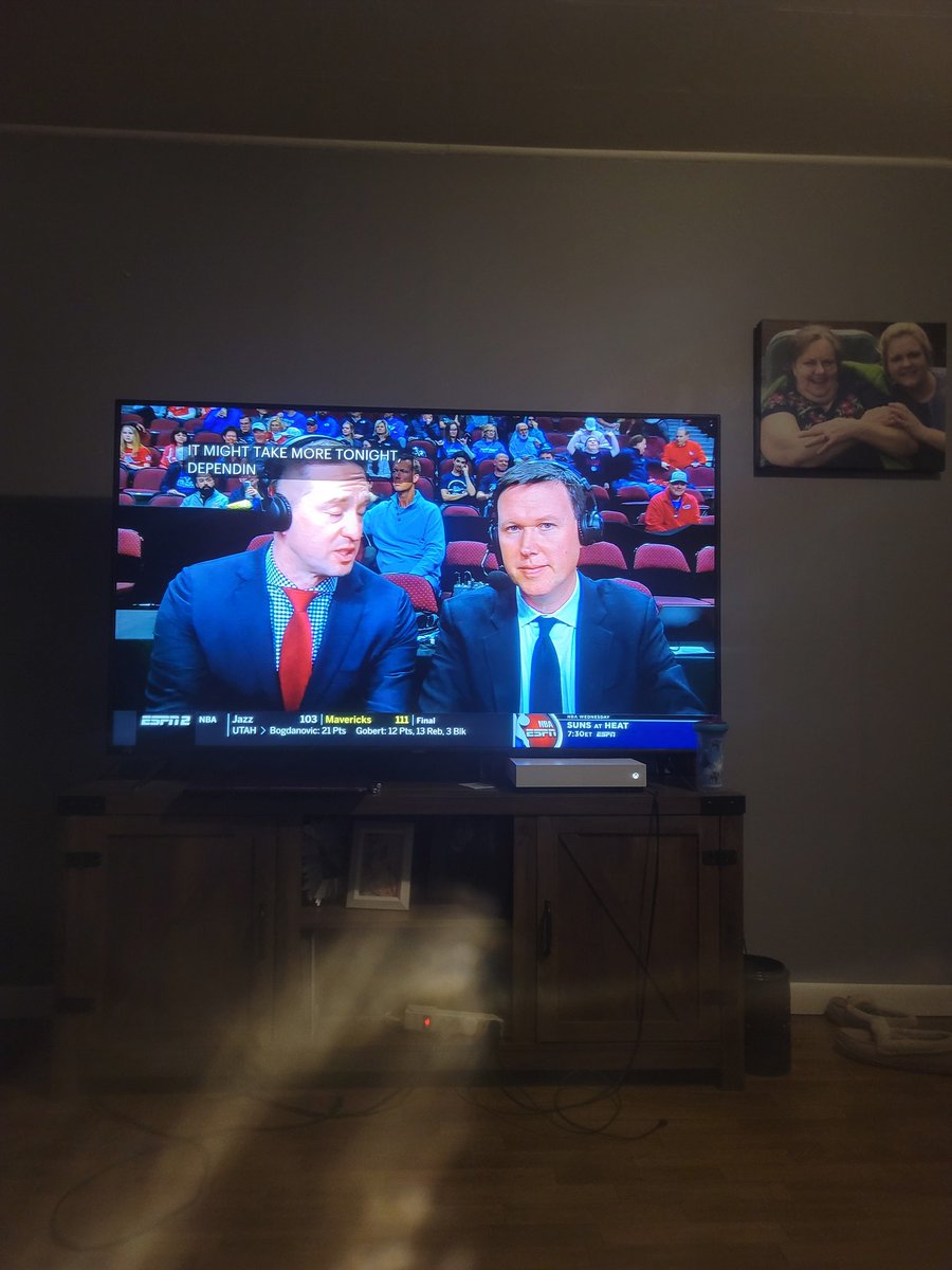 WillieCSoFly's tweet photo. Good to see @KySportsRadio on espn2 for the Santa Clara vs St Mary's game https://t.co/gEBnERk4dL
