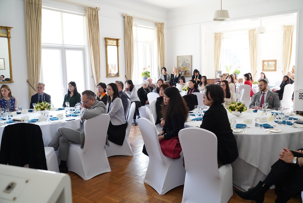 UNinChina's tweet photo. For #IWD2022, @UNinChina 🇺🇳🇨🇳 Resident Coordinator @sidchat1 joins @UKinChina 🇬🇧🇨🇳+ @britchamchina session: “Breaking the cycle of bias in decision making”.

Panellists discuss how individuals &amp; workplaces can take action to level the playing field for women. https://t.co/OqhmqFVjFd