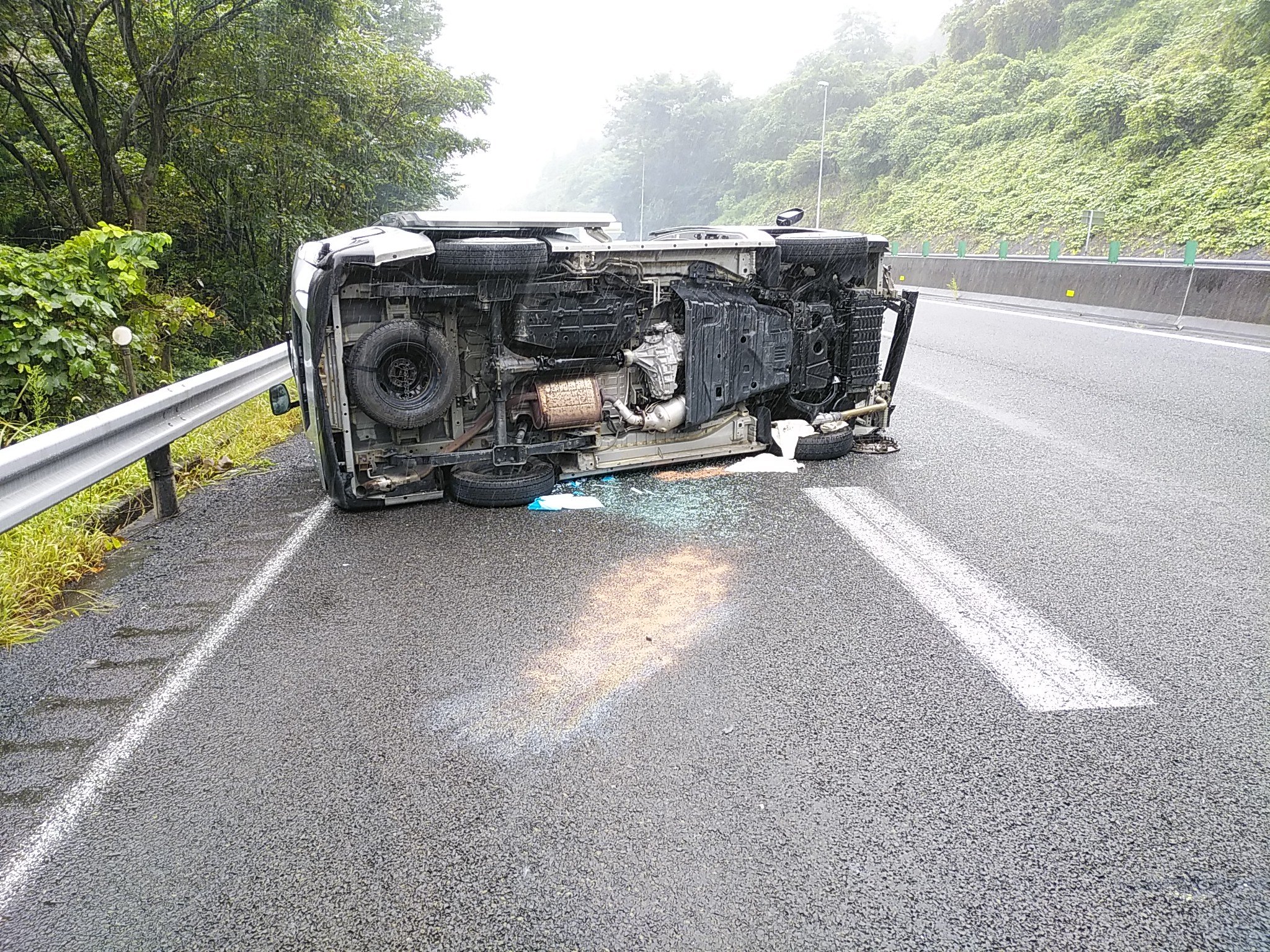 Twitter এ Nexco東日本 東北 横転事故 最近 高速道路上での横転事故が多発しております 雨天時の走行や 急カーブの走行をする際はスピードの出しすぎに十分ご注意ください 安全運転へのご協力をお願いします 事故 交通事故 T Co Reuu3iojoo