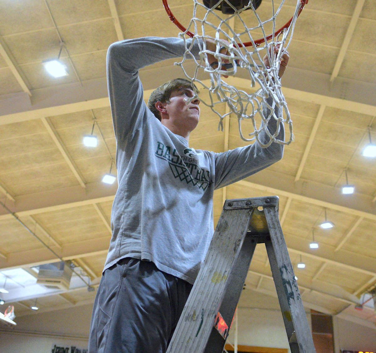 JDVaughn91's tweet photo. Oh, and @Coach_Hands singled out one particular senior:

Three ACL tears may have kept him off the court, but they couldn't stop @NGHS_Huskies senior Evan Starnes from showing up daily and finally cutting down the net in his last home game.

Epitome of a TEAM player. https://t.co/HOsb2I5pgl