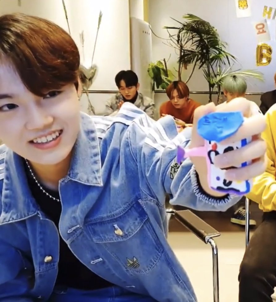 이지 tweet media
