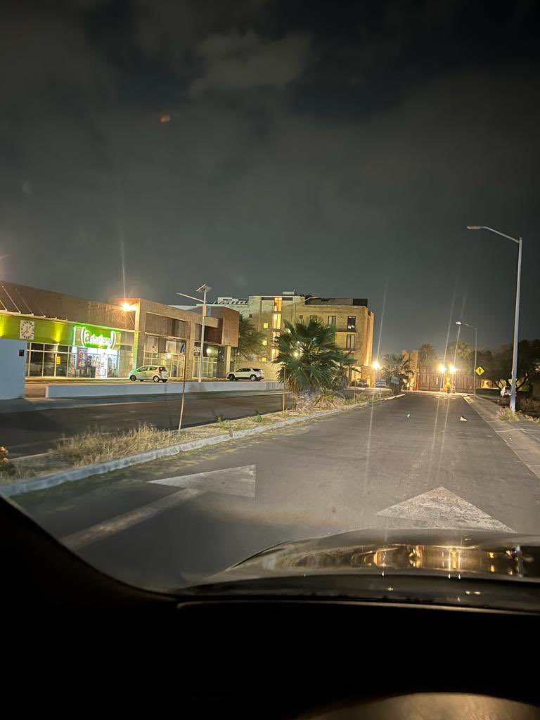 jimvi01's tweet photo. @spublicosqro @LuisBNava @CFE_Contigo @qromunicipio @arco_piedra 
Solicitamos que la calle Blvd Arco de Piedra  tenga servicio de alumbrado público todas las noches , llevamos años con este tema. Las luminarias están. 
¡Por favor ! 
#derechoalumbradopublico
#Seguridad https://t.co/WK8Is3dZWm