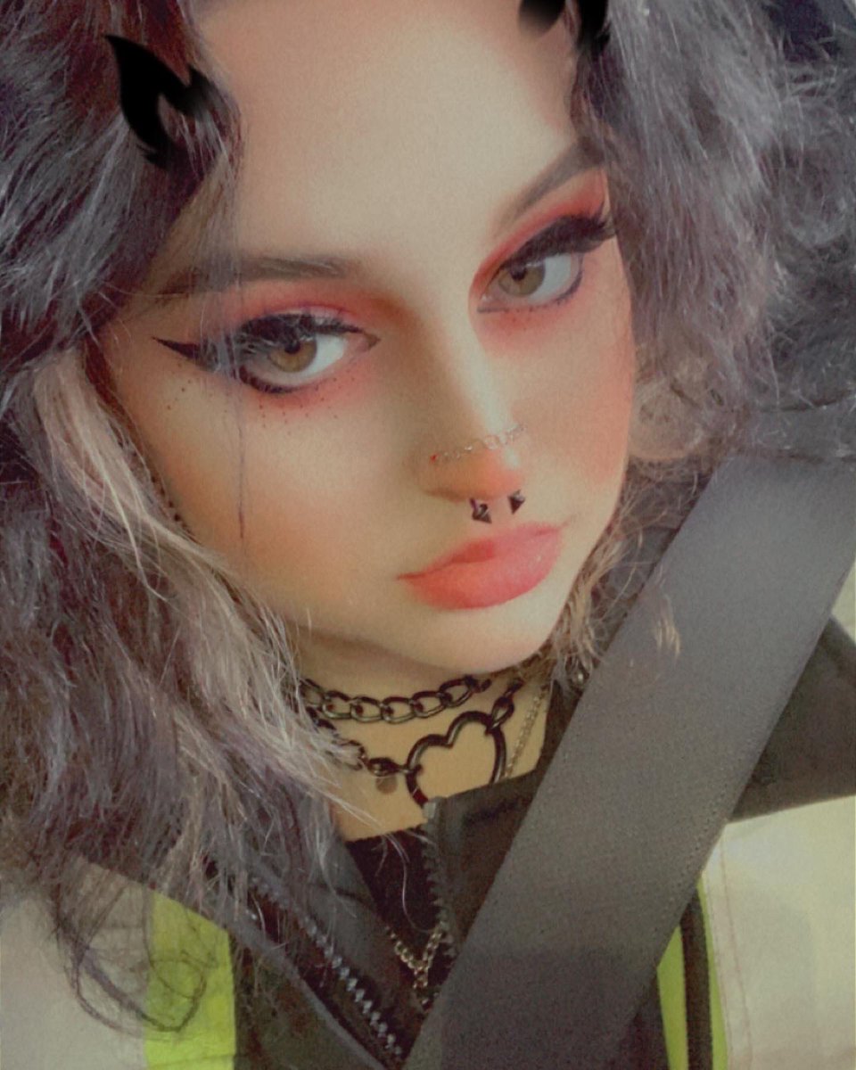 SmellsLikeGrape's tweet photo. Finally found her 🍓 https://t.co/xgYvj1k5a3