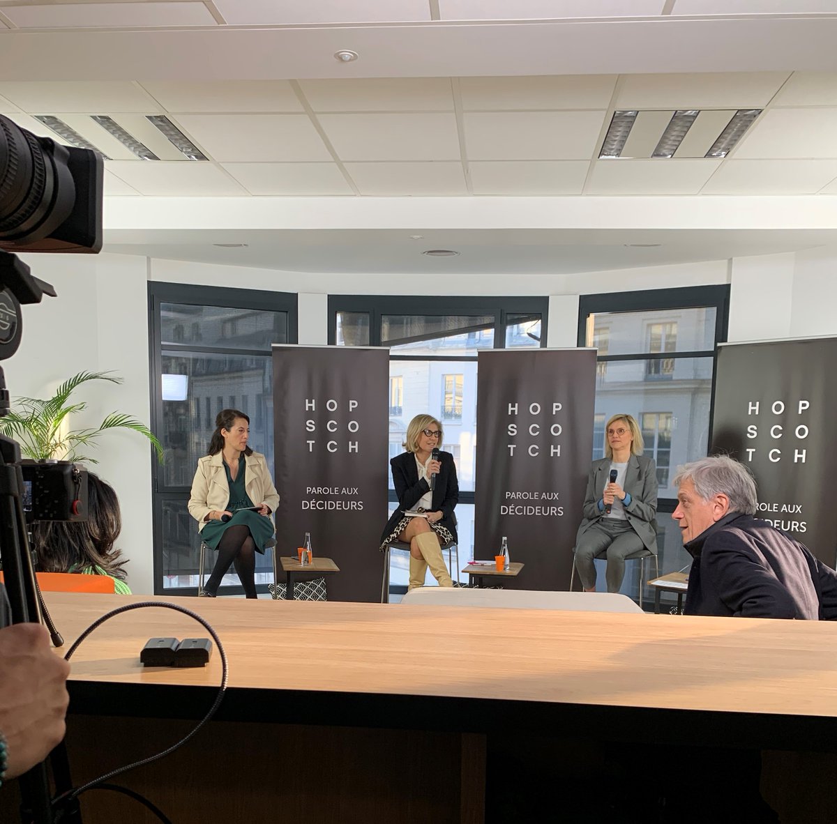 [#ParoleAuxDecideurs]

"La parité c'est un équilibre"

A l'occasion de la journée internationale des droits des femmes, <a href="/AgnesRunacher/">Agnès Pannier-Runacher 🇫🇷🇪🇺</a> et <a href="/ADublanche/">Alexandra Dublanche</a> reviennent sur l'évolution des droits économiques et sociaux des femmes.

#HopscotchGroupe #CapitalRelationnel