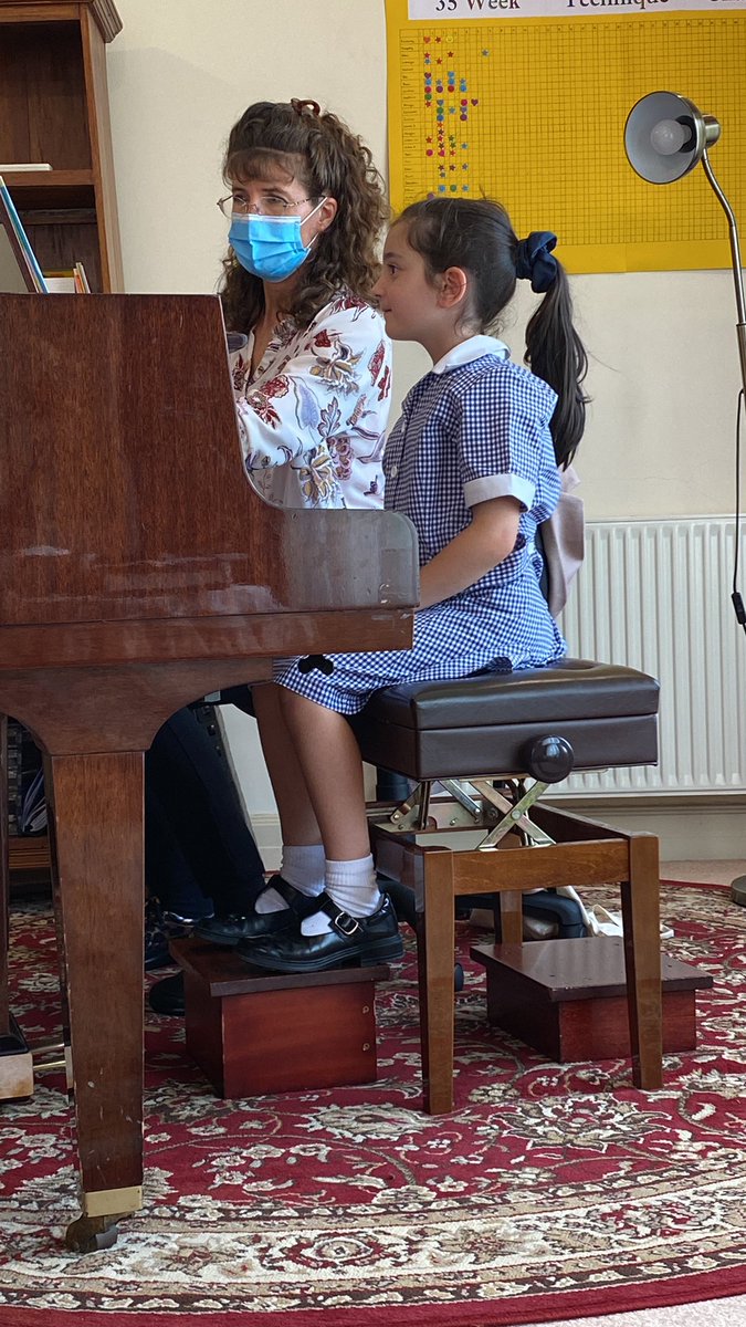 SimonaPVS's tweet photo. Watching her develop as a little musician is one of my pure joys!
#vitaallegra #minimaestro https://t.co/f8N9vMXYms