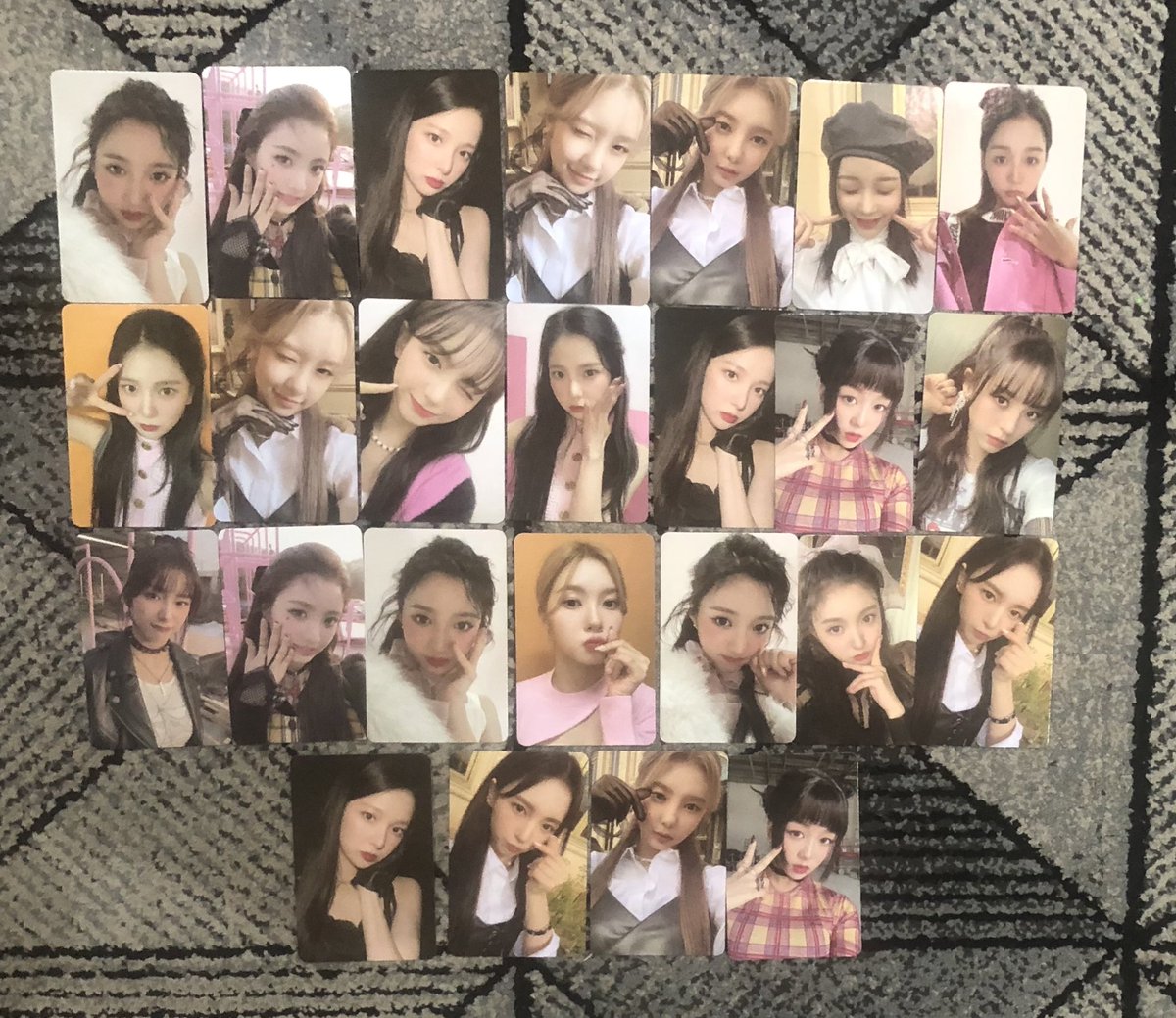 rinasells's tweet photo. #mjsells • help rt / wts lfb / ONHAND

KEP1ER ALBUM PCS
• 250 each 

3 days reservation 
reply mine + pic
ONHAND
can steal if taking more pcs https://t.co/7zUvUIdUCH