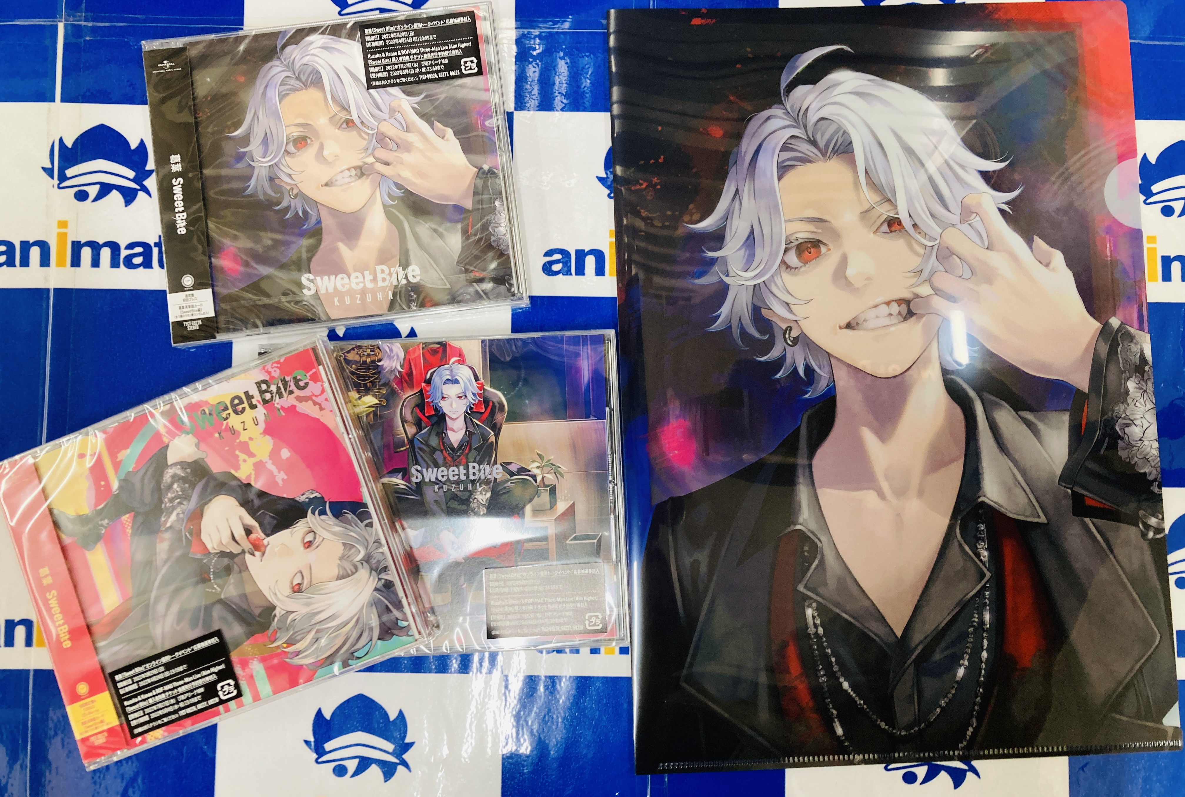 アニメイト布施 平日11時 時 土日祝11時 19時で営業 新譜入荷情報 Cd 葛葉 さん Sweet Bite が本日入荷致しましたフセ アニメイト特典 クリアファイル 封入特典 Kuzuha Amp Kanae Amp Rof Mao Three Man Live Aim Higher チケット