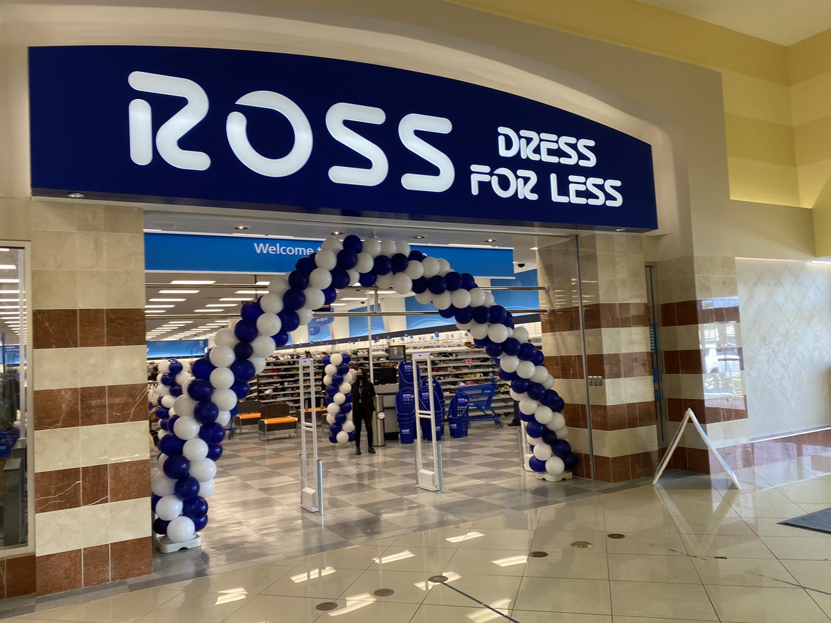 先週地元っ子にも大人気の#RossDressForLess の3店舗目が#aganashoppingcenter にオープンしました！🎉🎉🎉 
＃グアム　#hereweguam #guam #ross