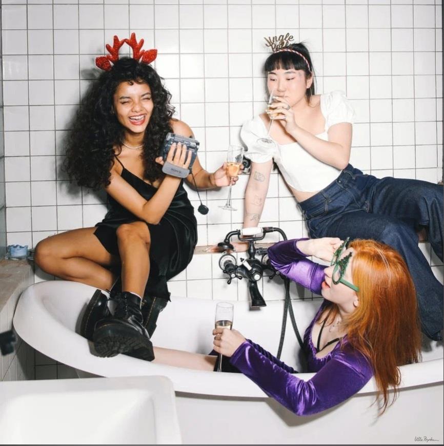 vk.com/ullapopkenru?w…

Дорогие, милые дамы, самые очаровательные и непредсказуемые создания, поздравляем вас с Международным женским днём! ❤ Желаем вам чудесных дней, наполненных радостными событиями, красивыми словами, любовью и душевностью 💫 Пусть ваши желания исполняютс...