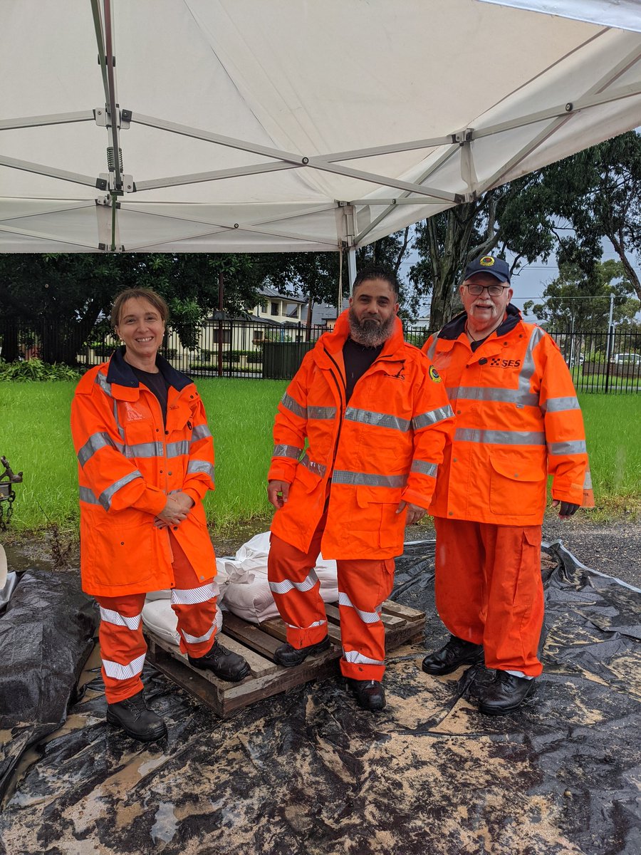 imannaevans's tweet photo. A massive shout out to the NSW SES Canterbury Unit @NSWSESCBY for their hard work and commitment. Today I was greeted with welcoming smiles and plenty of advice on how to stay safe. Don't forget you can pick up 10 sandbags from your local SES unit! https://t.co/TvaMeLuqyw