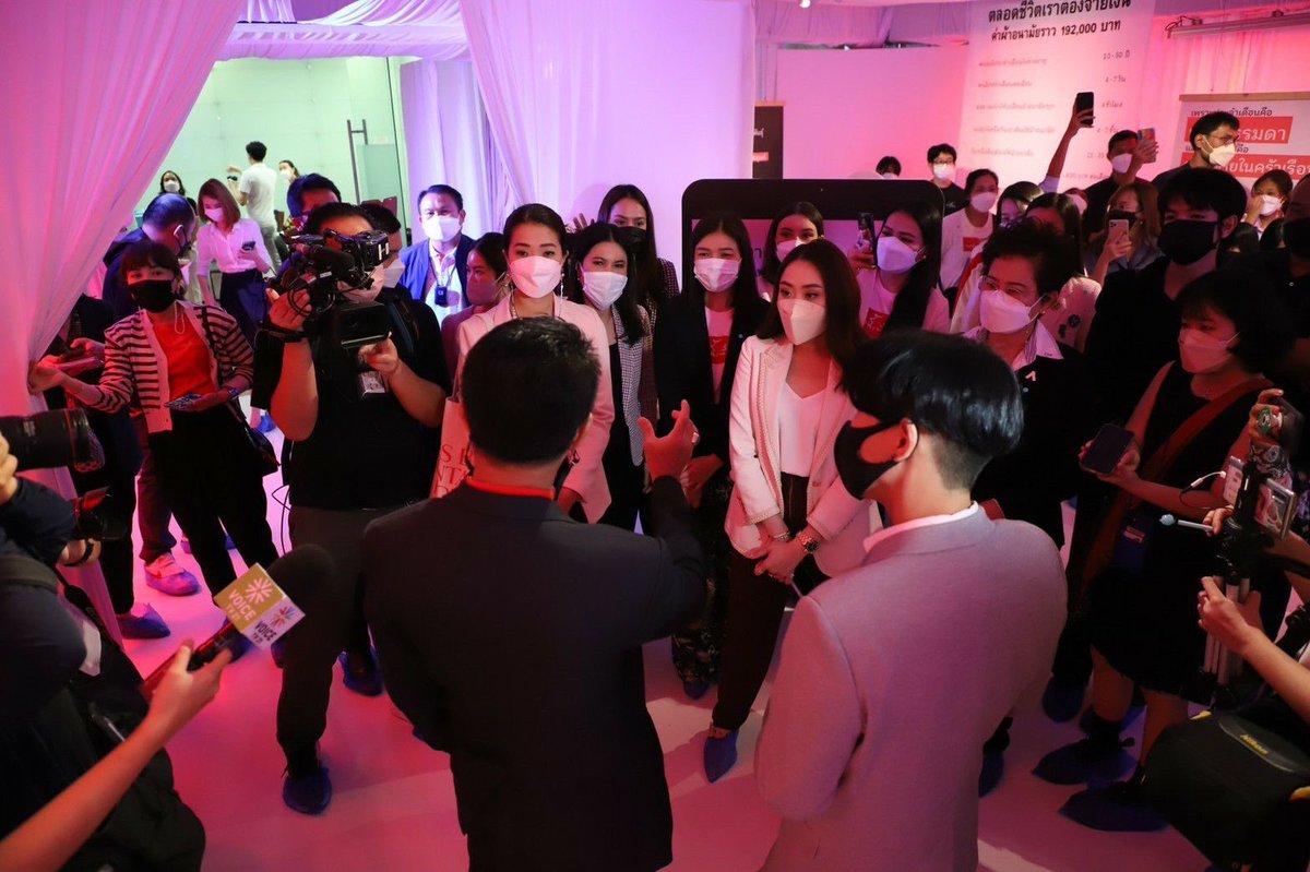 pheuthai_info's tweet photo. “ประจำเดือนไม่ควรถูกผลักความรับผิดชอบให้เพศหญิงเท่านั้น” เพื่อไทยพร้อมเดินหน้าศึกษานโยบายผ้าอนามัยฟรีถ้วนหน้า!! #นิทรรศกี #วันสตรีสากล https://t.co/dtMLOpEV6H