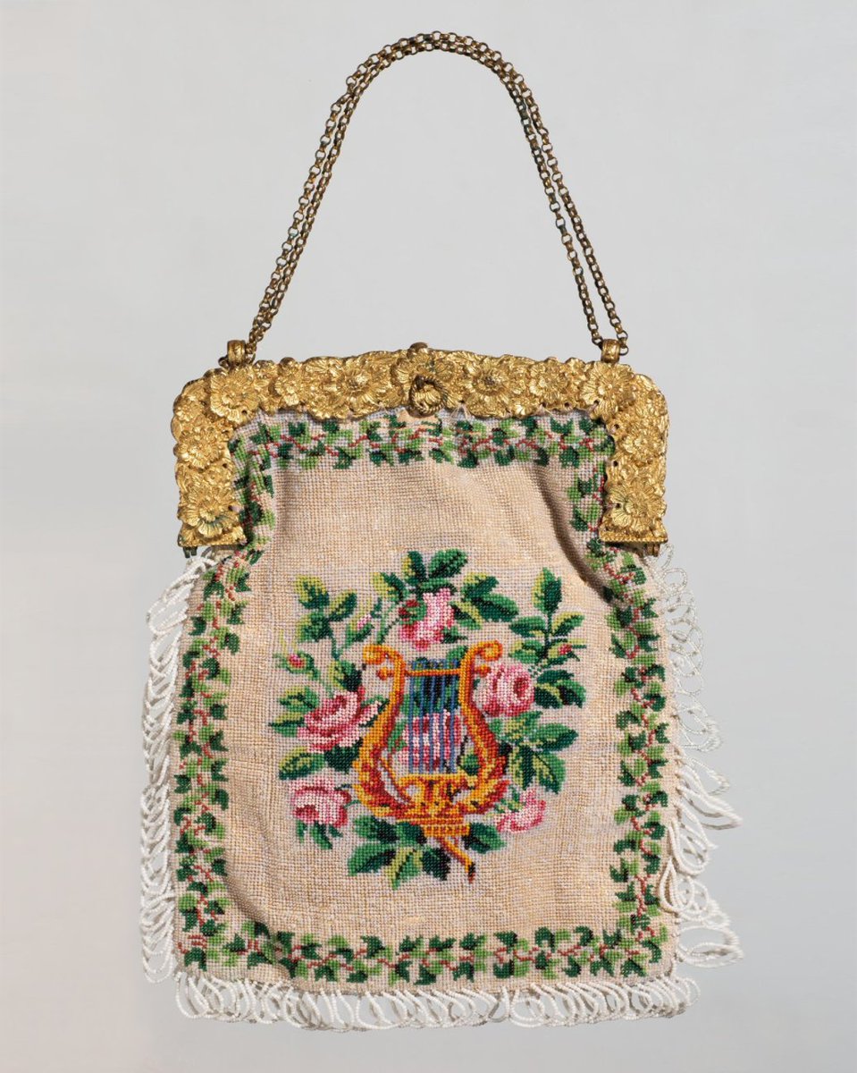 StateHistorical's tweet image. #КоллекцияГИМ #Календарь

8 марта — Международный женский день 💐 Поздравляем всех девочек, девушек и женщин!

История праздника связана с борьбой женщин за равные права по всему миру.

Сумки. 1820-1840-е гг.