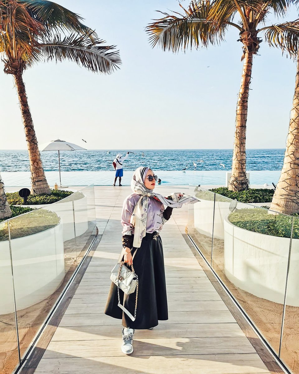 We are celebrating determination, progress and ambition for #InternationalWomensDay, creating exceptional moments for the women who inspire us every day | bit.ly/TW-JumEscapes-… Thank you, IG @/the.real.rawda - #TimeExceptionallyWellSpent #IWD2022 #BurjAlArab #JumeirahHotels