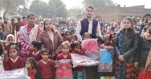 yashpal4all's tweet photo. महिलाओं के सम्मान, साहस, समानता, सुरक्षा एवं सशक्तिकरण को समर्पित 'अंतर्राष्ट्रीय महिला दिवस' की हार्दिक शुभकामनाएं एवं समस्त नारी शक्ति को नमन।🙏
#YashpalSinghYadav #Babina #womensday2022 https://t.co/YurUvcOlQA