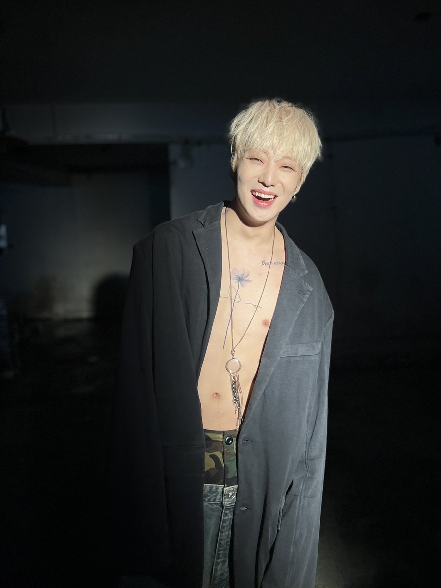 official_yoon_'s tweet photo. 나도 내 자신에 적응 하지 못해 민망함에 웃습니다🤭😅 
#SEE_YOON_SOON https://t.co/qFrwD3JSAg