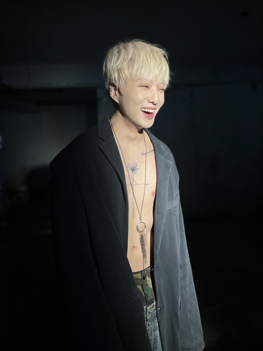 official_yoon_'s tweet photo. 나도 내 자신에 적응 하지 못해 민망함에 웃습니다🤭😅 
#SEE_YOON_SOON https://t.co/qFrwD3JSAg