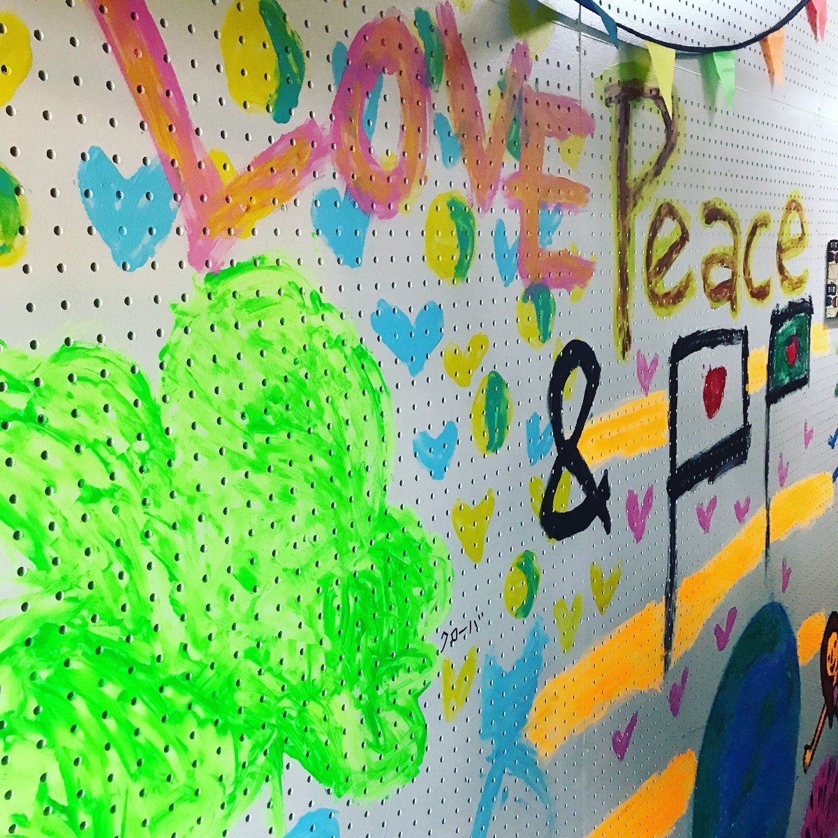 STUDIOSONGS758's tweet photo. この数ヶ月頻繁にご来店いただき、一生懸命練習されていたお客様。練習の成果をご自身の結婚式で披露されたと伺いました。
ご結婚おめでとうございます😄
末長くお幸せに❣️
#音楽スタジオ
#musicstudio
#名古屋
#nagoya
#千種区
#chikusa
#千種区新西
#個人練習
#バンド練習
#trumpet https://t.co/q4GpFbo78K