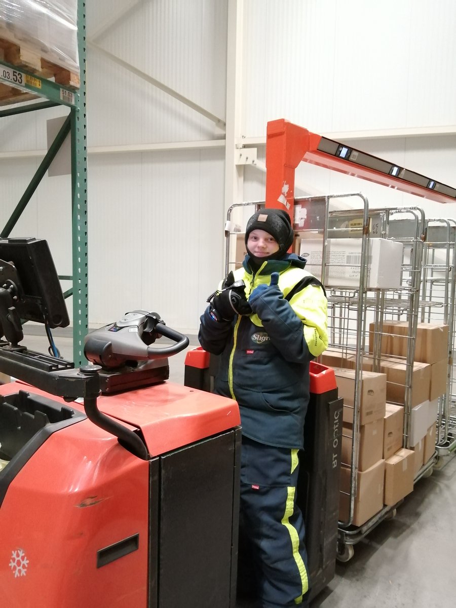 JAVAFoodservice's tweet photo. À l'occasion de la #JournéeInternationaledelaFemme, nous souhaitons mettre à l’honneur quelques femmes indispensables dans notre entrepôt et dans nos camions ! 💪 #powerwomen #genderequality https://t.co/8U9zMVVQvT