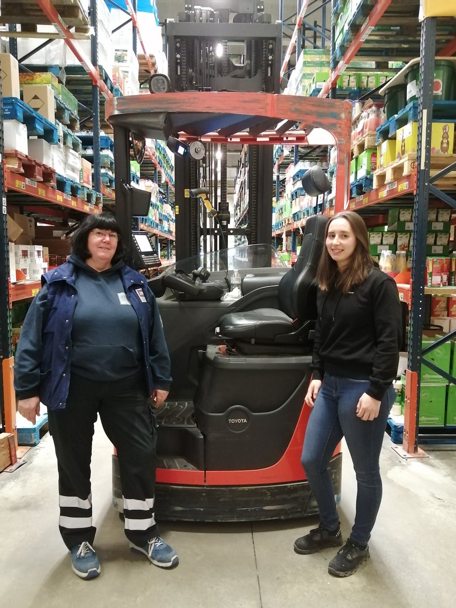 JAVAFoodservice's tweet photo. Op #InternationaleVrouwendag zetten we enkele van onze onmisbare vrouwen in ons magazijn én in de vrachtwagen graag extra in de spotlights! 💪 #powerwomen #genderequality https://t.co/ditprNoxbf