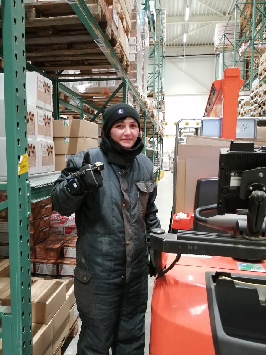 JAVAFoodservice's tweet photo. Op #InternationaleVrouwendag zetten we enkele van onze onmisbare vrouwen in ons magazijn én in de vrachtwagen graag extra in de spotlights! 💪 #powerwomen #genderequality https://t.co/ditprNoxbf