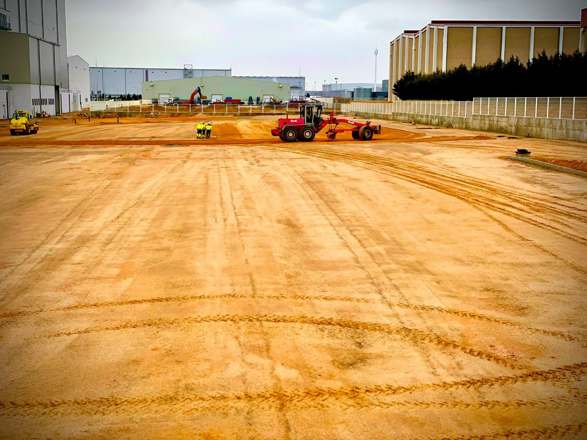 Remate final de excavación para una campa de aparcamientos en Villadangos, León

#nivelaciones #compactaciones #excavaciones #movimientodetierras #excavacionesmancenido #excavacionesenleon  #construccionleon #obrasenleon #leon