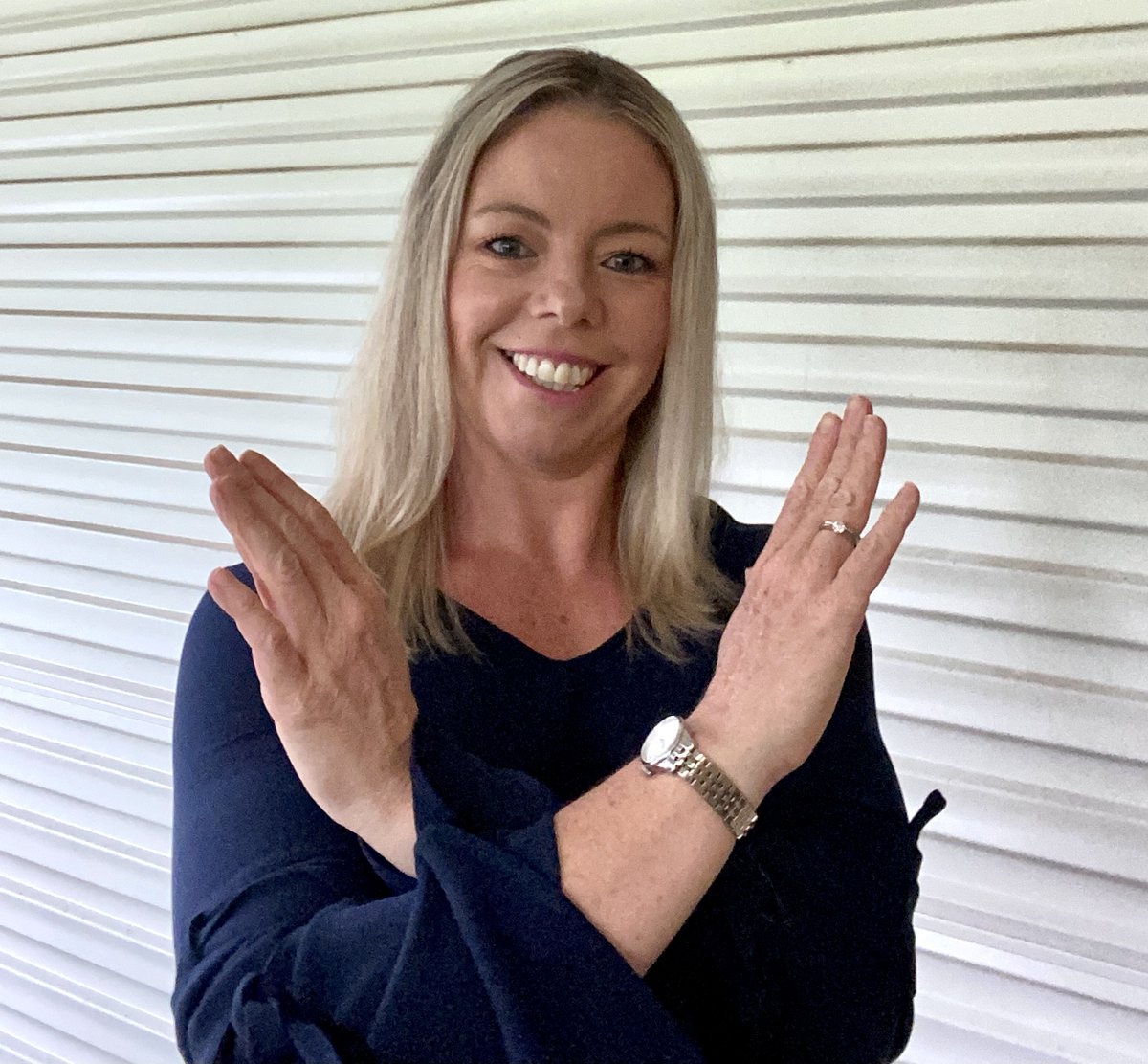 Interrelate tweet media