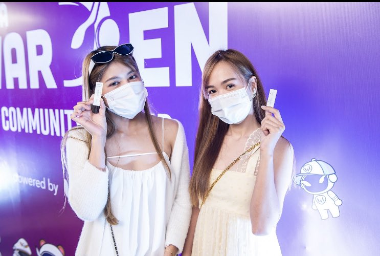 mild_panassayal's tweet photo. 👧🏻วันนี้วันสตรีสากล #WomansDay ขอเสียงสาวๆ ในคอมมู #MetaWardenNFT  หน่อยยยย รู้จักใครอีก @ ได้เลยน้า 😳ใครอยู่ในรูปมารายงานตัว! 😂

@NannieDeFi @Pandapd52 @hudchewz @Thip_Thanthita @KhanteekromS @MissionSaturn @cseinige @JnyFoxy 

#MetaWardenMeetUp #MetaWarden #MetaWardenMeeting https://t.co/R4ZNlvHRFL