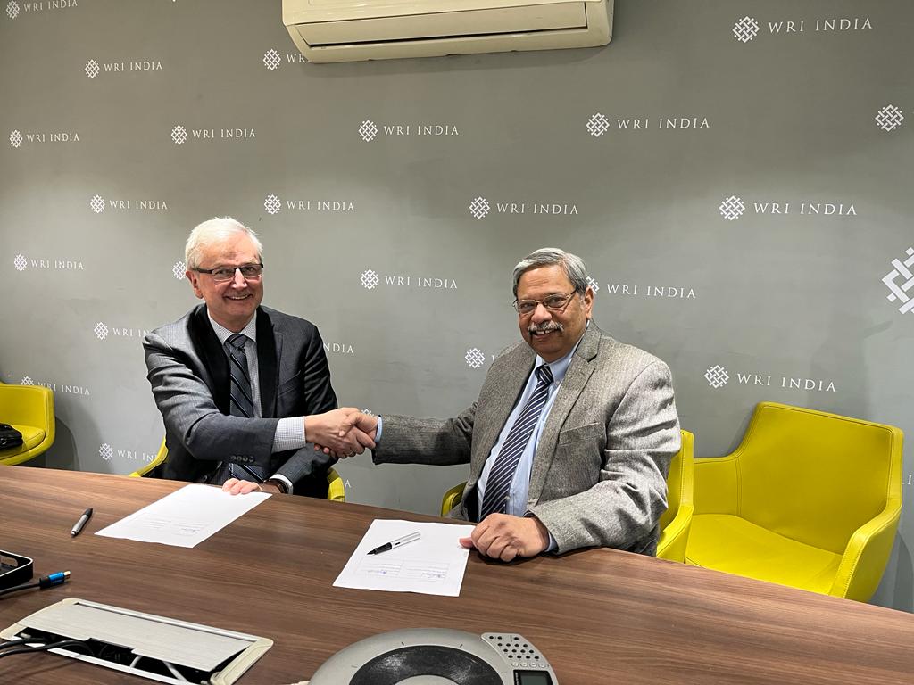 We signed a MoU with Greenstat Hydrogen India Pvt Ltd to explore & define the technical + operational feasibility of #greenhydrogen deployment across different sectors with a focus on energy intensive, hard-to-abate sectors such as steel, cement, heavy transport and power.