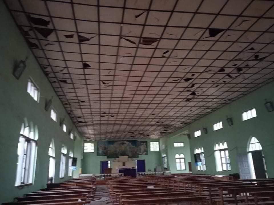 IrrawaddyNews's tweet photo. Junta aircraft bombed Saung Dula Village in Kayah State’s Demoso Township early Tuesday. Many displaced people are sheltering there, said the Karenni Nationalities Defense Force. A church and some houses were damaged in the bombings. 
(Photo: KNDF) 
#WhatsHappeningInMyanmar https://t.co/kaWUdSLPxU