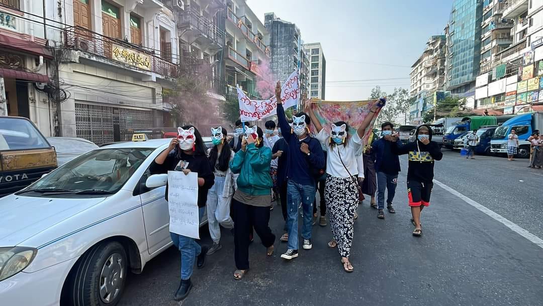 IrrawaddyNews's tweet photo. Women activists in Yangon showed their solidarity against the military regime on Tuesday to mark International Women’s Day. 
(Photo: AAMIJ) 
#WhatsHappeningInMyanmar https://t.co/teN3H75PLp