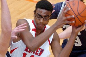 sully7777's tweet photo. As part of the Ortho Arkansas Full Court Awards, we honor the memory of the late Antony Hobbs... who died on the court 14 years ago from an undetected heart condition. Our honorees Avery Marsh of Episcopal Coll. and Daijon McDaniel of Little Rock Central are great teammates. https://t.co/0Jk7eKWZAy