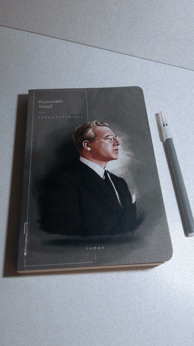 Kendinde her şeyi yapabilecek kuvveti görmek, sonra yapılacak hiçbir şey bulamamak...
#SabahattinAli #KuyucaklıYusuf #kitap #kitaptavsiyesi #MaviAyrac