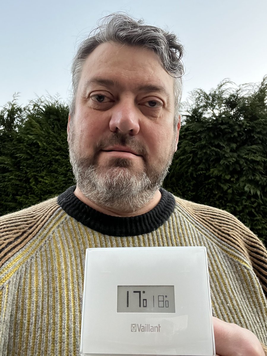 AlaMaes's tweet photo. SweaterAttire challenge #day2
Gas quotes over 200€/MWh. Act now, we all shall reduce gas and power usage. #TurnHeatDown #ShowYourSweater #LessGasIsMore https://t.co/Oo1CLiL8w0