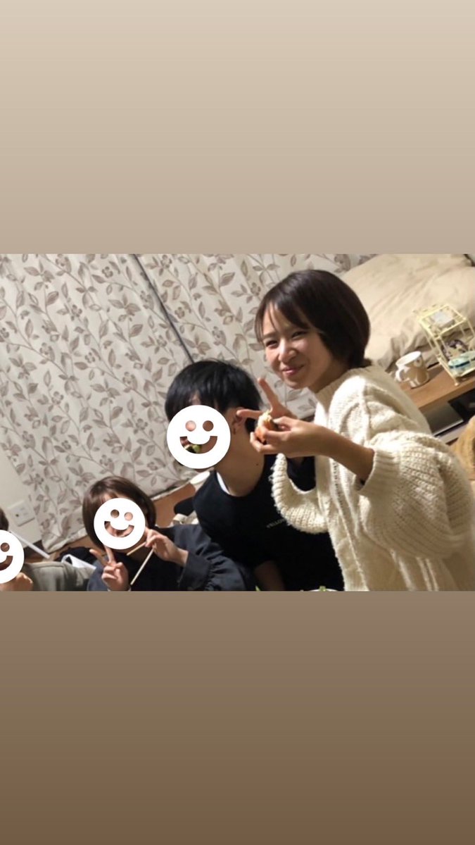 部員紹介vol.17

上田 茉奈(3)
生科居住

趣味  バラエティ番組をみる

小柄でびびるほど顔が小さいですが、器はとても大きい茉奈さん！
選手のお願いになんでも対応しています！🙆🏻‍♀️
今はひとり暮らしですが、実家の猫を溺愛する愛猫家🐱
マネでもあり、軽音サークルのドラマーとしても活躍しています！