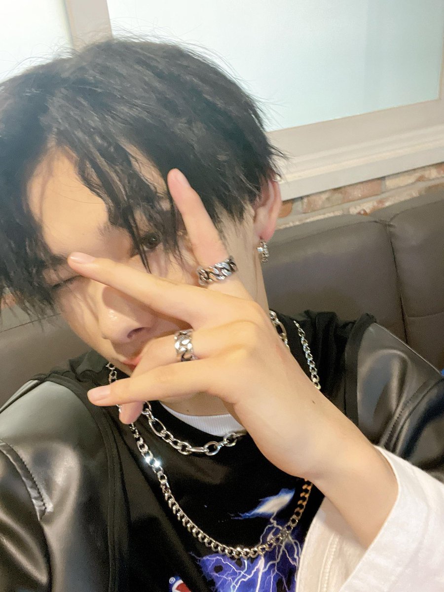 yujifloo tweet picture