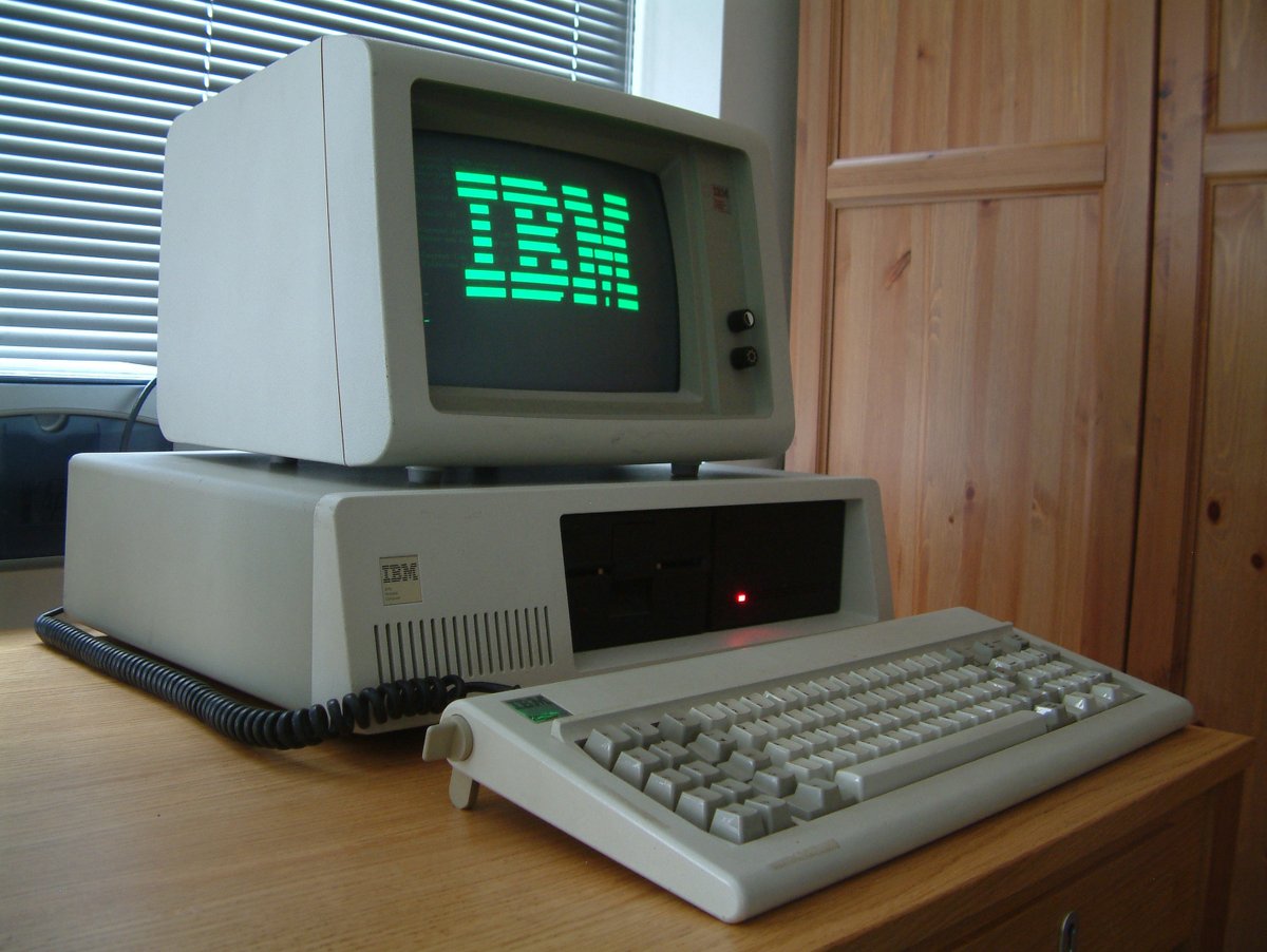 DayTechHistory's tweet image. On this day in 1983, IBM released the PC XT, the second machine in the IBM PC line.