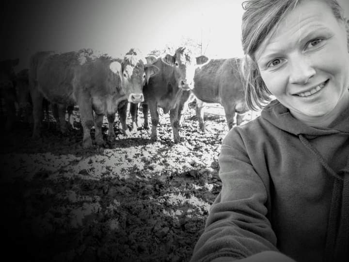 CLortholary's tweet photo. [JOURNÉE INTERNATIONALE DES DROITS DE LA FEMME⭐👌]

A vous toutes mes princesses! A vous toutes qui nourrissez notre bonheur!🥰🐮
Mais cette journée on la dédit aussi à toutes ces femmes ukrainiennes qui se battent 🔵🟡 https://t.co/ho10i2ML9O
