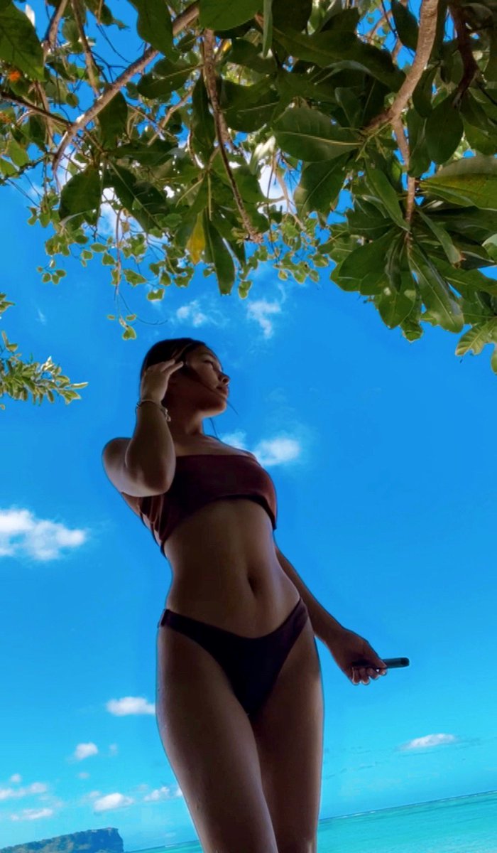 Mamaamik's tweet photo. Mom bod😗 https://t.co/EcRD09VPzQ