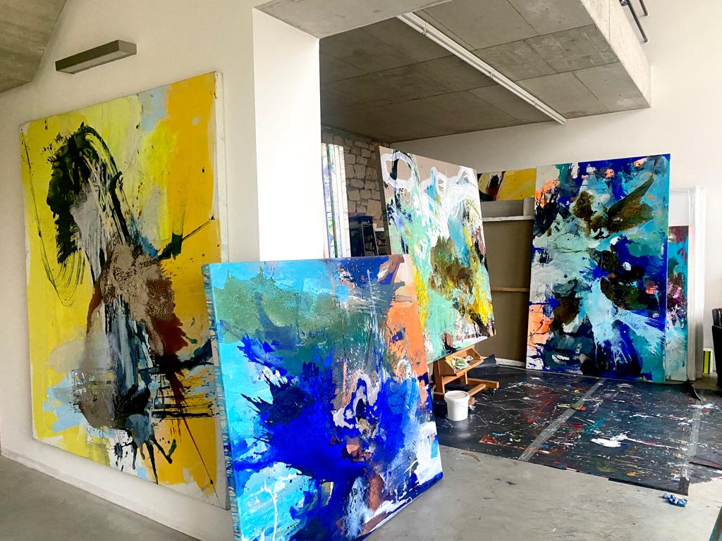 RalphGelbert's tweet photo. Continuing to prepare for my upcoming exhibitions while getting the garden ready for Springtime with my @MajolikaMK gilded garden bowls. #Pfalz #Weimaraner #Studio #Frühling #LandscapeArt #Vintage #Paintings https://t.co/HGuofzkXnp