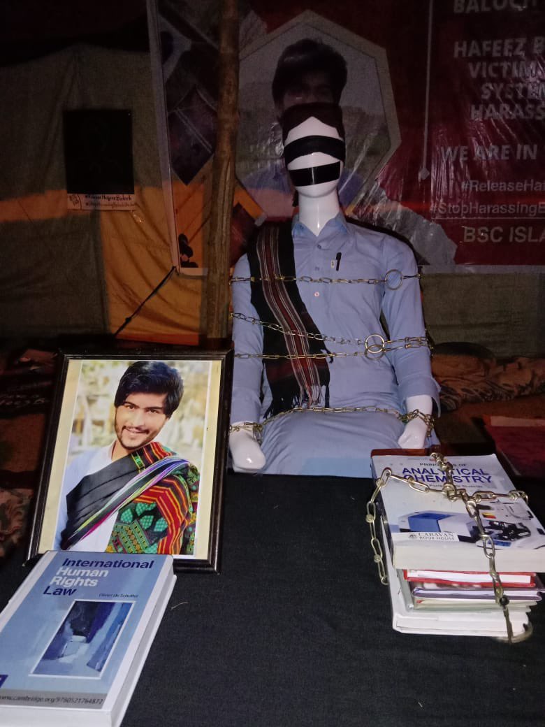 HamdardHammad's tweet photo. 8th day of Baloch students sit in camp outside National Press Club
#ReleaseHafeezBaloch
#StopHarassingBalochStudents https://t.co/WfJMrBjCZ9