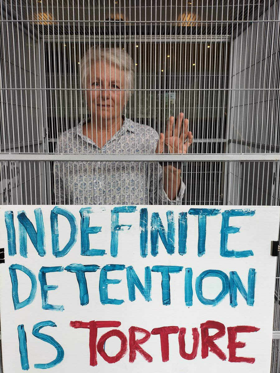 Innocent refugees are being locked up in the heart of Melbourne. They came here seeking safety, and instead they've been persecuted by the Australian government for nearly nine years. 

This is Linda, standing in solidarity with our brothers in the Park Hotel Prison.
#gameover