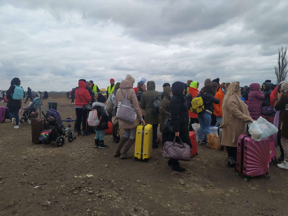 More than 140,000 people have fled the war in #Ukraine to #Moldova.
 
Helvetas is on the ground in Moldova, organizing transport to the capital #Chisinau and distributing hot meals and SIM cards to arriving refugees.