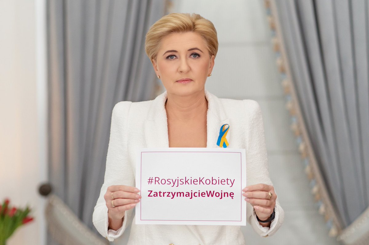 prezydentplarch's tweet photo. #RosyjskieKobietyZatrzymajcieWojnę Mam nadzieję, że – jeśli to przesłanie rozejdzie się szeroko po świecie – zdoła przebić się przez rosyjską cenzurę i dotrze do serc i umysłów tysięcy Rosjanek – Małżonka Prezydenta RP.

#RussianWomenStopTheWar 

#Российскиеженщиныостановитевойну https://t.co/3Z9W5OzlIr