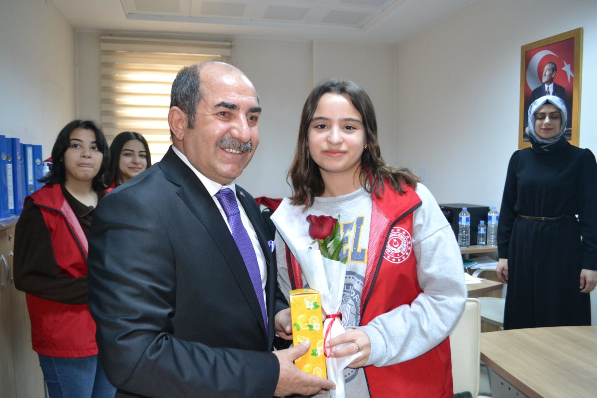 Malatya Aile ve Sosyal Hizmetler İl Müdürlüğü (@malatya_ashm) on Twitter photo İl Müdürümüz Galip Sökmen, ‘8 Mart Dünya Kadınlar Günü’ İl Müdürlüğümüzde çalışan kadınların ‘8 Mart Dünya Kadınlar Günü ’kutladı.
aile.gov.tr/malatya/haberl…
<a href="/tcailesosyal/">T.C. Aile ve Sosyal Hizmetler Bakanlığı</a>
<a href="/deryayanikashb/">Derya Yanık</a>
<a href="/24Galip/">Galip SÖKMEN</a> İl Müdürümüz Galip Sökmen, ‘8 Mart Dünya Kadınlar Günü’ İl Müdürlüğümüzde çalışan kadınların ‘8 Mart Dünya Kadınlar Günü ’kutladı.
aile.gov.tr/malatya/haberl…
<a href="/tcailesosyal/">T.C. Aile ve Sosyal Hizmetler Bakanlığı</a>
<a href="/deryayanikashb/">Derya Yanık</a>
<a href="/24Galip/">Galip SÖKMEN</a>