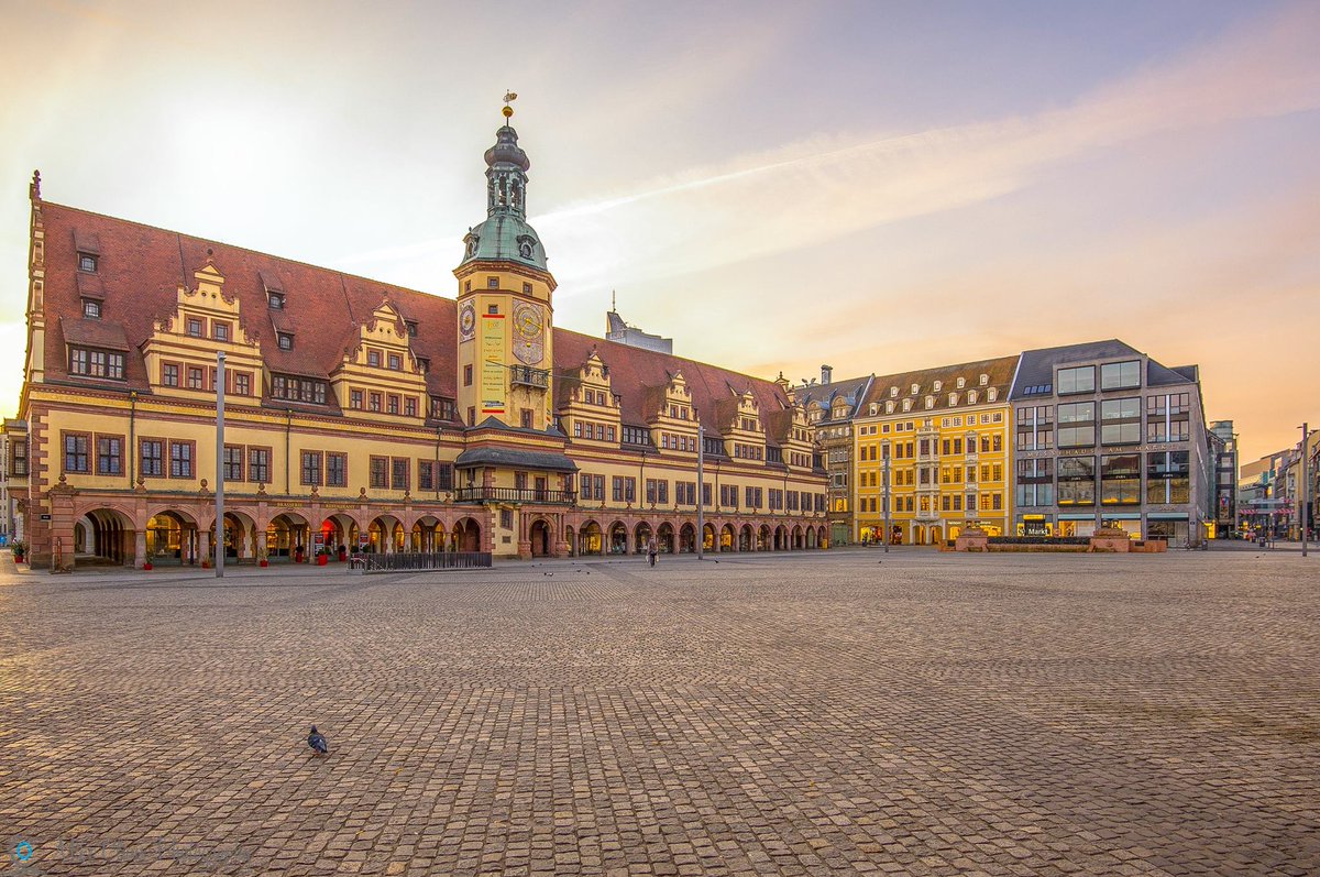 Guten Morgen und einen wundervollen Start in den Internationalen Frauentag!🚺Auf das die nächsten Tage sonnig werden und wir wieder durch unsere schöne Innenstadt schlendern können. Um Orte wie den Markt und das Alte Rathaus in #Leipzig zu bestaunen.🌞🏛️ 

© Mike Claus